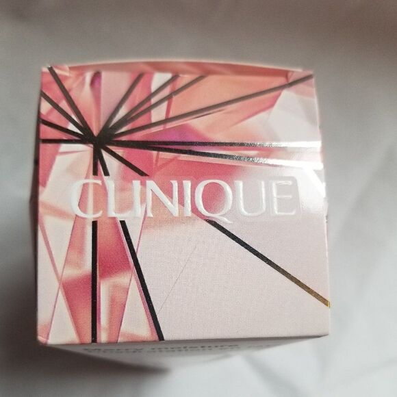 Clinique 2-Pc. Merry Moisture Skincare & Makeup Set - Picture 7 of 10